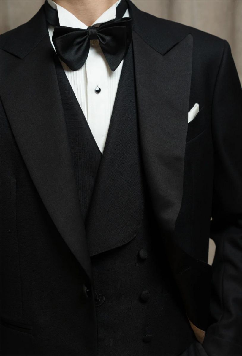 9 Cách Phối Tuxedo Cưới Giúp Chú Rể Toát Lên Đẳng Cấp